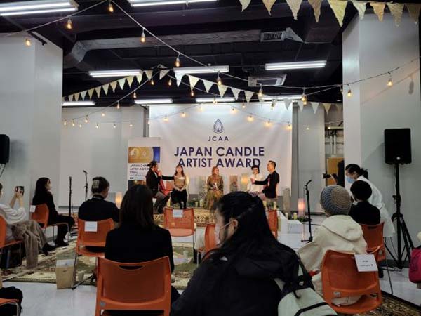 会場