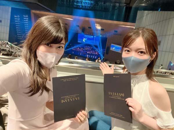 竹内里奈が左