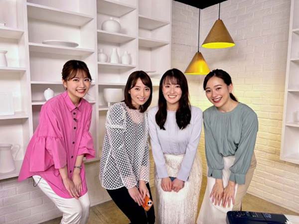 キャスター4人